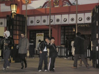 夜はガラガラ 夜はガラガラ