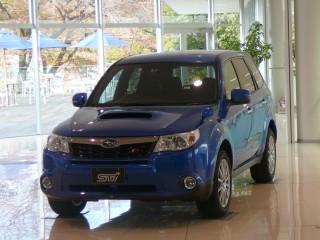 ボンネットの出っ張りもなだらか ボンネットの出っ張りもなだらか