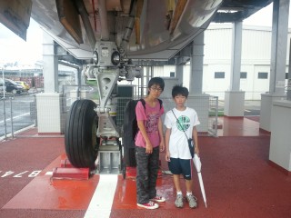 747の頭部(実物)の下で 747の頭部(実物)の下で